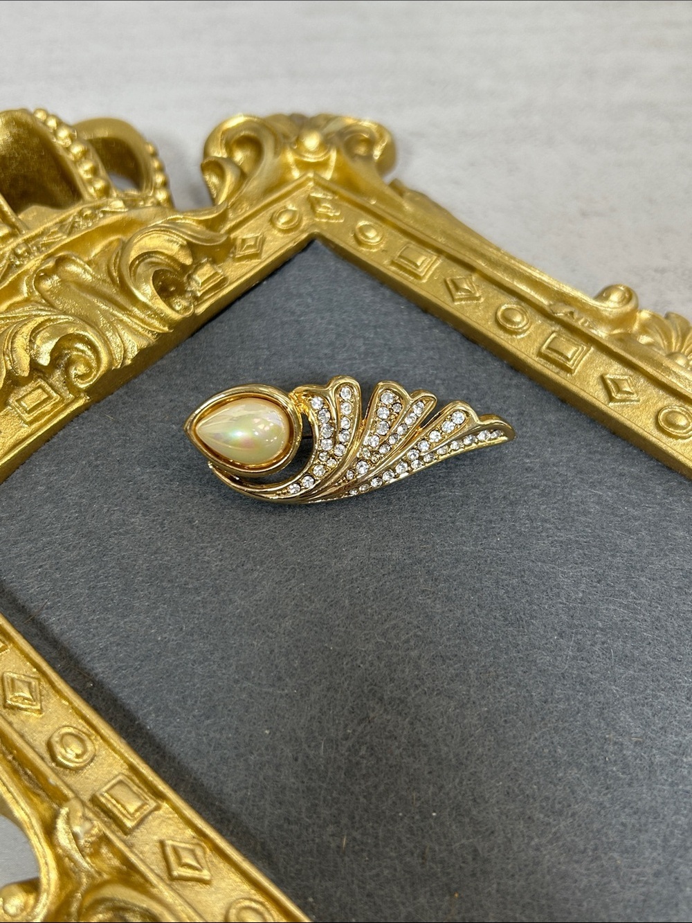 Gold-Tone Pearl and Crystal Fan Brooch - Elegant Women's Jewelry